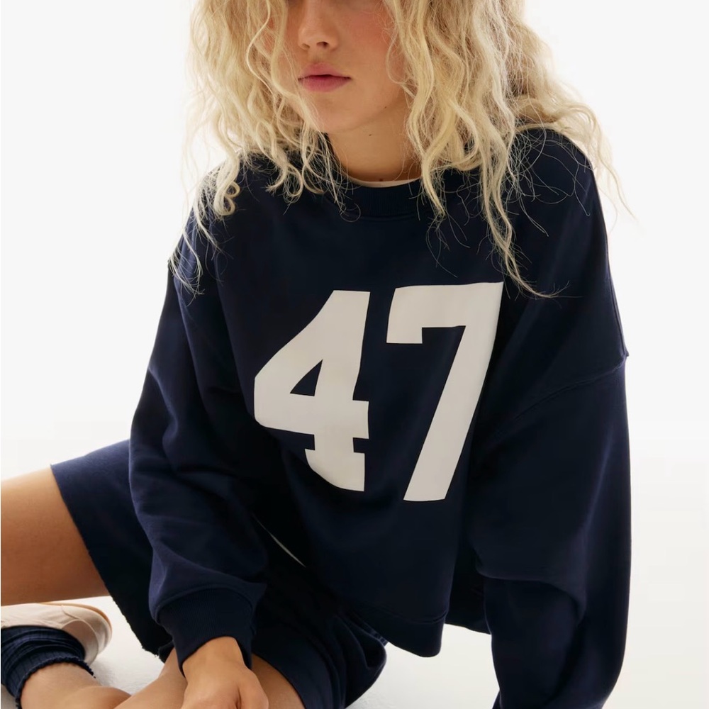 H&M Oversized Cropped Seeatshirt